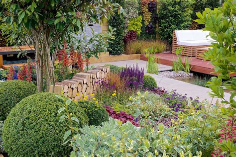 The Art of Eco-Friendly Landscaping: Creating a Harmony Between Organic Materials and the Natural Environment