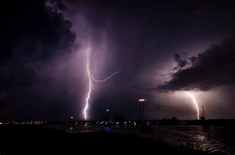 The Enchanting Power of Lightning: Exploring the Unexpected Significance of Thunder in Dreams