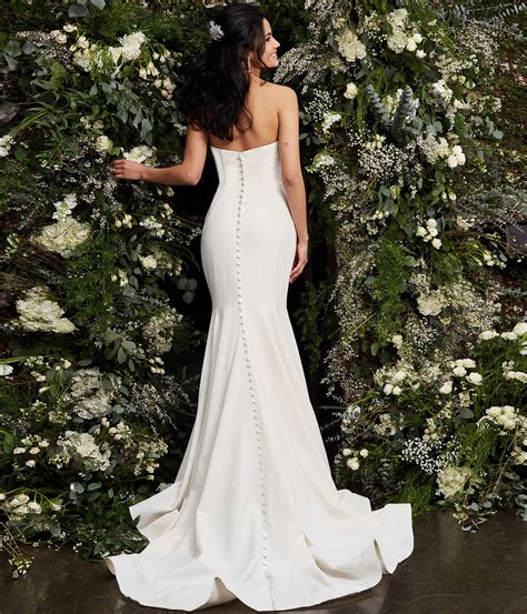 The Enchantment of an Ivory Bridal Gown