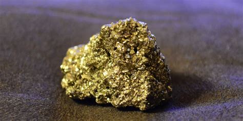 The Fascinating Significance behind Dreams of Acquiring Precious Metal