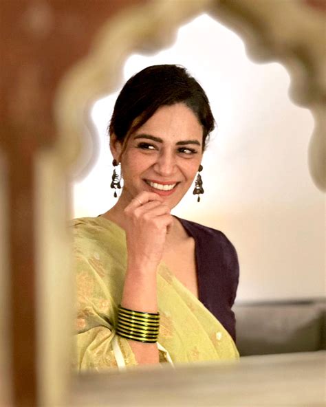 The Ideal Silhouette: Mona Singh's Physique