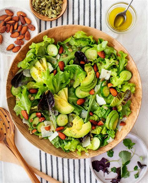 The Importance of Green Salads for a Nutritious Eating Plan