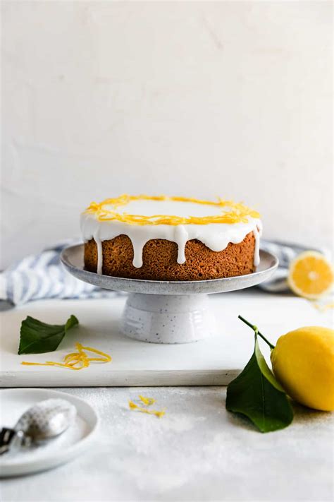 The Irresistible Allure of a Zesty Lemon Cake