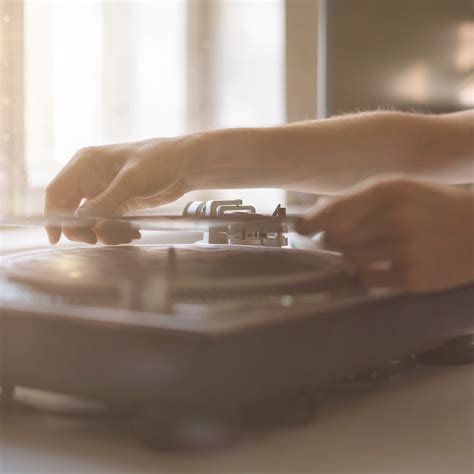 The Resurgence of Vinyl: Why Turntables are Making a Comeback