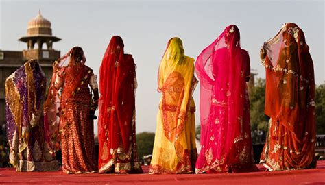 The Significance and Rituals of the White Sari in Hinduism