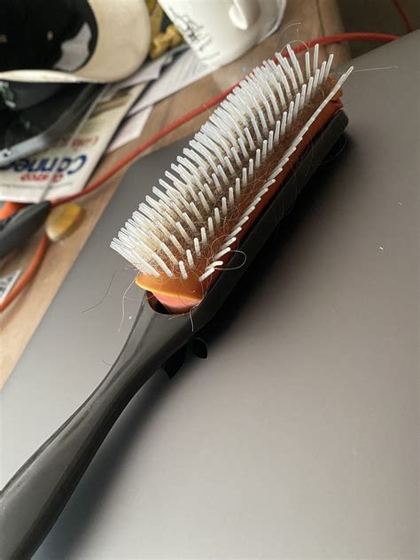 The Significance of a Hair Brush: A Powerful Symbol in Dreams