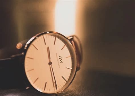 The Symbolic Significance of Timepieces in Dreams