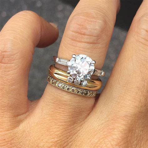 Traditional Wedding Bands vs. Contemporary Designs: Exploring the Latest Trends