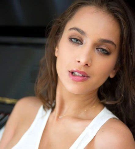 Uma Jolie: Age, Height, Figure, Net Worth Analysis