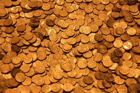 Understanding the Significance of Brown Coins in Dreams as a Reflection of Financial Worries