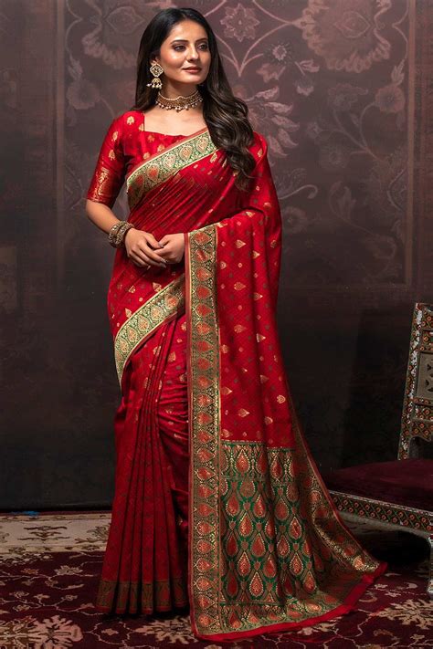 Unraveling the Craftsmanship of the Ravishing Scarlet Sari