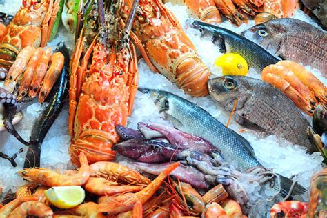 Unveiling the Secrets of Fresh Seafood at the Local Market