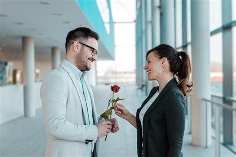 Weighing the Pros and Cons of Pursuing a Workplace Romance