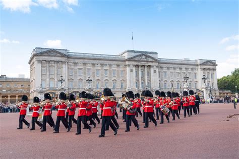 Witnessing Changing of the Guard at Buckingham Palace