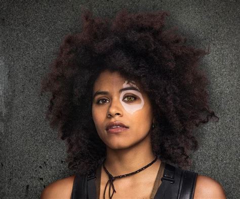 Zazie Beetz Figure: Body shape revealed